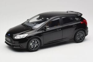 Ford Focus ST Mk2 Panther Black Metallic Minichamps 1:18 110082000 Metall