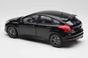 Ford Focus ST Mk2 Panther Black Metallic Minichamps 1:18 110082000 Metall — bild 7 av 8