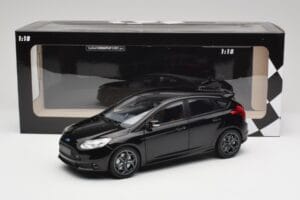 Ford Focus ST Mk2 Panther Black Metallic Minichamps 1:18 110082000 Metall — bild 8 av 8