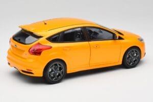 Ford Focus ST Mk2 Tangerine Scream Minichamps 1:18 110082005 Metall — bild 3 av 8