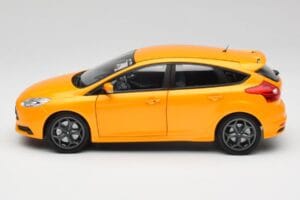 Ford Focus ST Mk2 Tangerine Scream Minichamps 1:18 110082005 Metall — bild 4 av 8