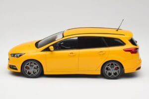 Ford Focus ST Turnier Mk3 Gul MCG 1:18 MCG18464 Metall — bild 3 av 6