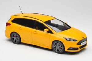 Ford Focus ST Turnier Mk3 Gul MCG 1:18 MCG18464 Metall — bild 4 av 6