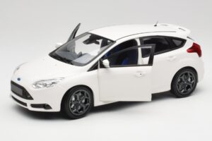 Ford Focus ST Mk2 Vit Minichamps 1:18 110082004 Metall — bild 2 av 8