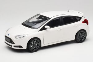 Ford Focus ST Mk2 Vit Minichamps 1:18 110082004 Metall