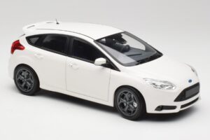 Ford Focus ST Mk2 Vit Minichamps 1:18 110082004 Metall — bild 6 av 8