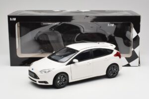 Ford Focus ST Mk2 Vit Minichamps 1:18 110082004 Metall — bild 8 av 8