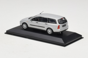 Ford Focus Mk1 Turnier Silver Minichamps 1:43 FOCUS004 Metall — bild 3 av 5