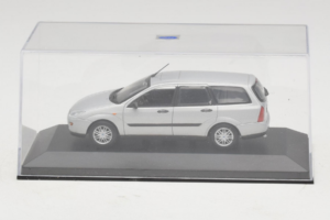 Ford Focus Mk1 Turnier Silver Minichamps 1:43 FOCUS004 Metall — bild 4 av 5