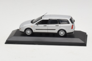 Ford Focus Mk1 Turnier Silver Minichamps 1:43 FOCUS004 Metall