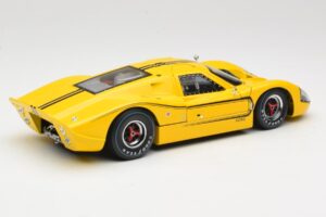 Ford GT40 Mk IV Gul 1967 Shelby Collectibles 1:18 31414S Metall — bild 3 av 8