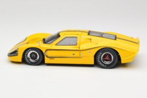 Ford GT40 Mk IV Gul 1967 Shelby Collectibles 1:18 31414S Metall — bild 4 av 8