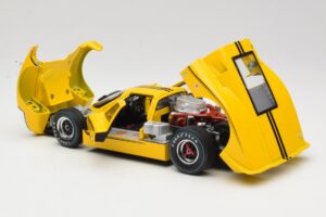 Ford GT40 Mk IV Gul 1967 Shelby Collectibles 1:18 31414S Metall — bild 5 av 8