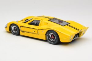Ford GT40 Mk IV Gul 1967 Shelby Collectibles 1:18 31414S Metall — bild 7 av 8