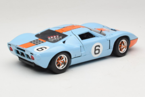 Ford GT40 Gulf #6 J. Ickx / J. Oliver 24 Hours of Le Mans 1969 Eagles Race 1:18 300600 Metall — bild 3 av 8