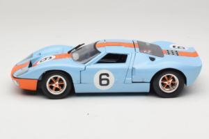 Ford GT40 Gulf #6 J. Ickx / J. Oliver 24 Hours of Le Mans 1969 Eagles Race 1:18 300600 Metall — bild 4 av 8