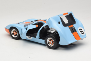 Ford GT40 Gulf #6 J. Ickx / J. Oliver 24 Hours of Le Mans 1969 Eagles Race 1:18 300600 Metall — bild 5 av 8