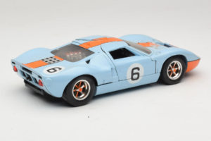 Ford GT40 Gulf #6 J. Ickx / J. Oliver 24 Hours of Le Mans 1969 Revell 1:18 48824 Metall — bild 3 av 8