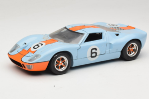 Ford GT40 Gulf #6 J. Ickx / J. Oliver 24 Hours of Le Mans 1969 Revell 1:18 48824 Metall