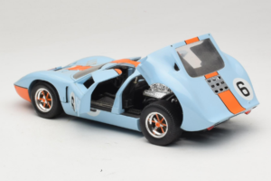 Ford GT40 Gulf #6 J. Ickx / J. Oliver 24 Hours of Le Mans 1969 Revell 1:18 48824 Metall — bild 5 av 8
