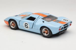 Ford GT40 Gulf #6 J. Ickx / J. Oliver 24 Hours of Le Mans 1969 Revell 1:18 48824 Metall — bild 7 av 8