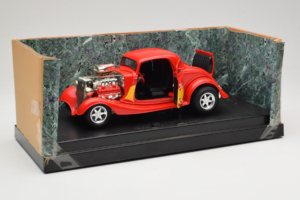 Ford High Tech Röd med Flamma American Muscle 1:18 7726 Metall — bild 2 av 4