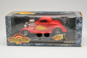 Ford High Tech Röd med Flamma American Muscle 1:18 7726 Metall — bild 4 av 4