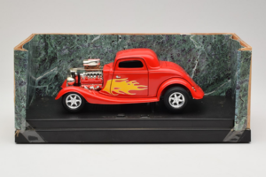 Ford High Tech Röd med Flamma American Muscle 1:18 7726 Metall