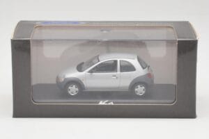 Ford Ka Mk1 Silvergrå Minichamps 1:43 130248 Metall — bild 4 av 4