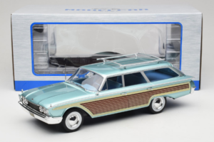 Ford Country Squire Blå MCG 1:18 MCG18049 Metall — bild 6 av 6