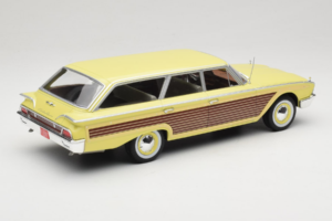 Ford Country Squire Gul MCG 1:18 MCG18048 Metall — bild 2 av 6