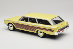Ford Country Squire Gul MCG 1:18 MCG18048 Metall — bild 5 av 6