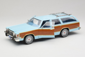 Ford LTD Country Squire Charlie's Angels Movie GreenLight 1:18 19066 Metall — bild 2 av 8