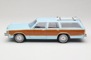 Ford LTD Country Squire Charlie's Angels Movie GreenLight 1:18 19066 Metall — bild 4 av 8