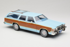Ford LTD Country Squire Charlie's Angels Movie GreenLight 1:18 19066 Metall — bild 6 av 8