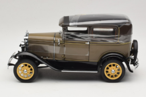 Ford Model A Tudor Chicle Drab Motor City 1:18 41003 Metall — bild 3 av 6