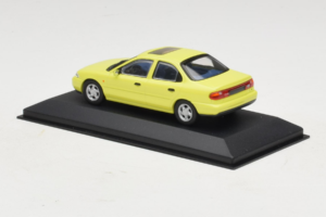 Ford Mondeo Mk1 Citrus Yellow Minichamps 1:43 MIN0821001 Metall — bild 3 av 4