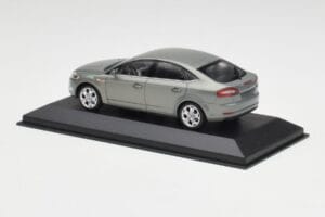 Ford Mondeo Mk3 Sedan Grå Metallic Minichamps 1:43 IND403086003 Metall — bild 3 av 4