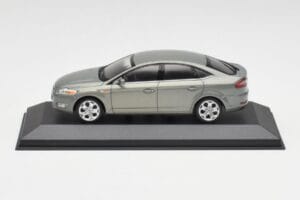Ford Mondeo Mk3 Sedan Grå Metallic Minichamps 1:43 IND403086003 Metall