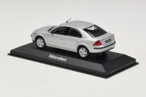 Ford Mondeo Mk3 Sedan Silver Minichamps 1:43 MONDEO005 Metall — bild 3 av 4