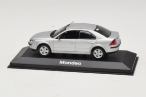 Ford Mondeo Mk3 Sedan Silver Minichamps 1:43 MONDEO005 Metall