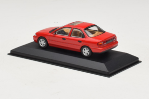 Ford Mondeo Mk1 Sedan Röd Minichamps 1:43 82000 Metall — bild 3 av 4