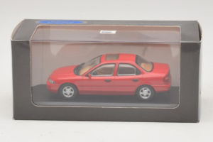 Ford Mondeo Mk1 Sedan Röd Minichamps 1:43 82000 Metall — bild 4 av 4