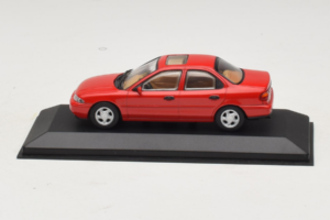 Ford Mondeo Mk1 Sedan Röd Minichamps 1:43 82000 Metall