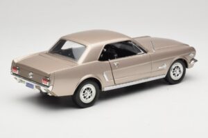 Ford Mustang 1964 1/2 Silver Mira 1:18 6127 Metall — bild 3 av 8