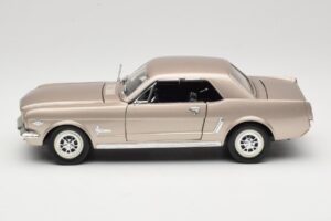 Ford Mustang 1964 1/2 Silver Mira 1:18 6127 Metall — bild 4 av 8