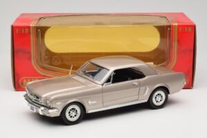 Ford Mustang 1964 1/2 Silver Mira 1:18 6127 Metall — bild 8 av 8