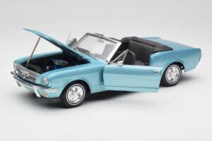 Ford Mustang Cabriolet Arcadian Blue Revell 1:18 8832-F1 Metall — bild 2 av 8