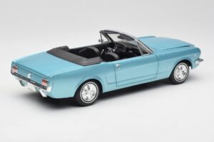 Ford Mustang Cabriolet Arcadian Blue Revell 1:18 8832-F1 Metall — bild 3 av 8