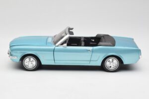 Ford Mustang Cabriolet Arcadian Blue Revell 1:18 8832-F1 Metall — bild 4 av 8